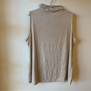 Investments Light Cream/Gray Sleeveless Top
